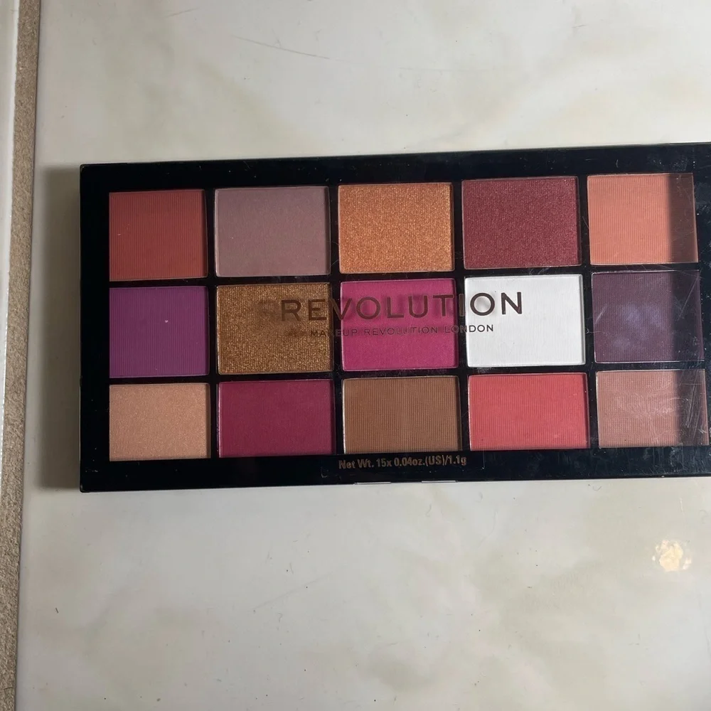 Revolution Make Up Reloaded Red Alert Eye Shadow Pallet​​​​​​​